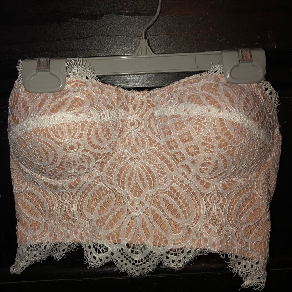 White lace bandeau crop top